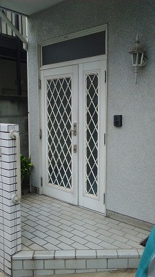 そうぶwindow&doorの【江戸川区】たった1日で変わる、玄関ドアリフォーム👷♀️✨の施工前の写真1