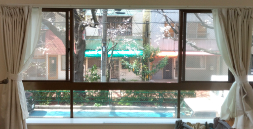 そうぶwindow&doorの【練馬区】珍しい装飾窓にも内窓はつけられます🌟4枚建ての内窓インプラス🌟の施工前の写真1