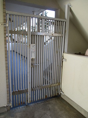 そうぶwindow&doorの【神奈川県】マンション内のスチールドアを取替してきました！の施工前の写真1