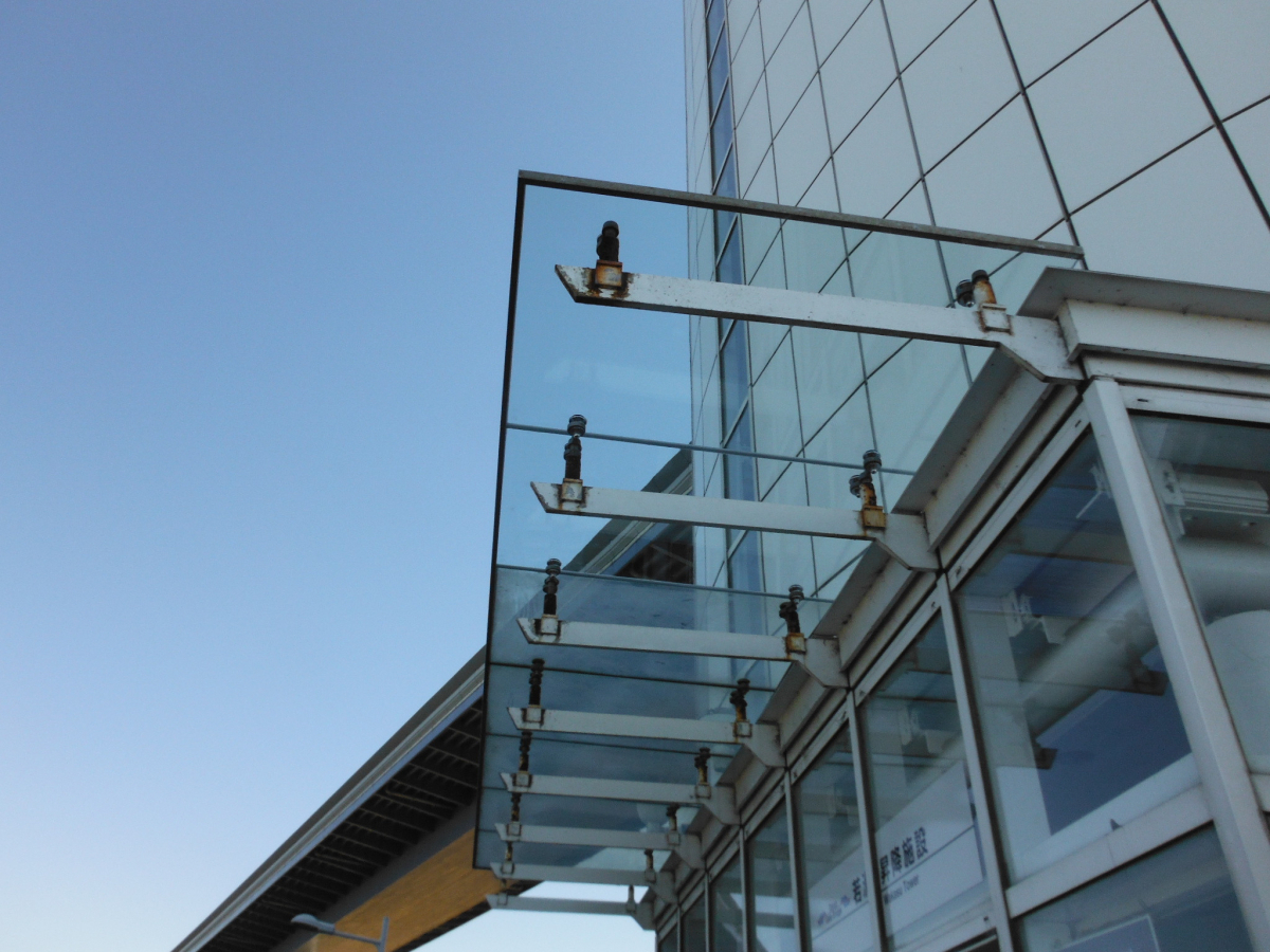 そうぶwindow&doorの【官公庁案件】タワーの出入口の庇(ひさし)の交換をしてきました🌟の施工後の写真1