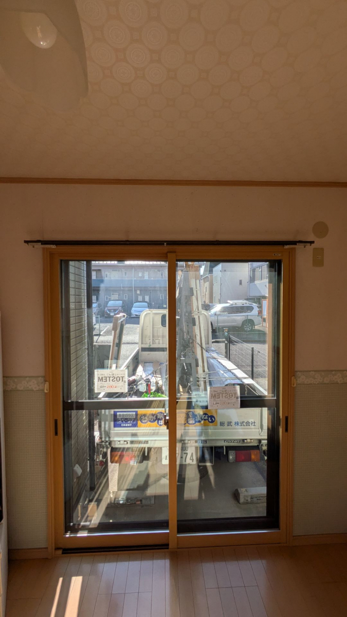 そうぶwindow&doorの【江戸川区】キッチンの極寒テラスドア卒業！料理中上半身はコンロの火で暑いのに足元は氷点下との事でしたの施工後の写真1