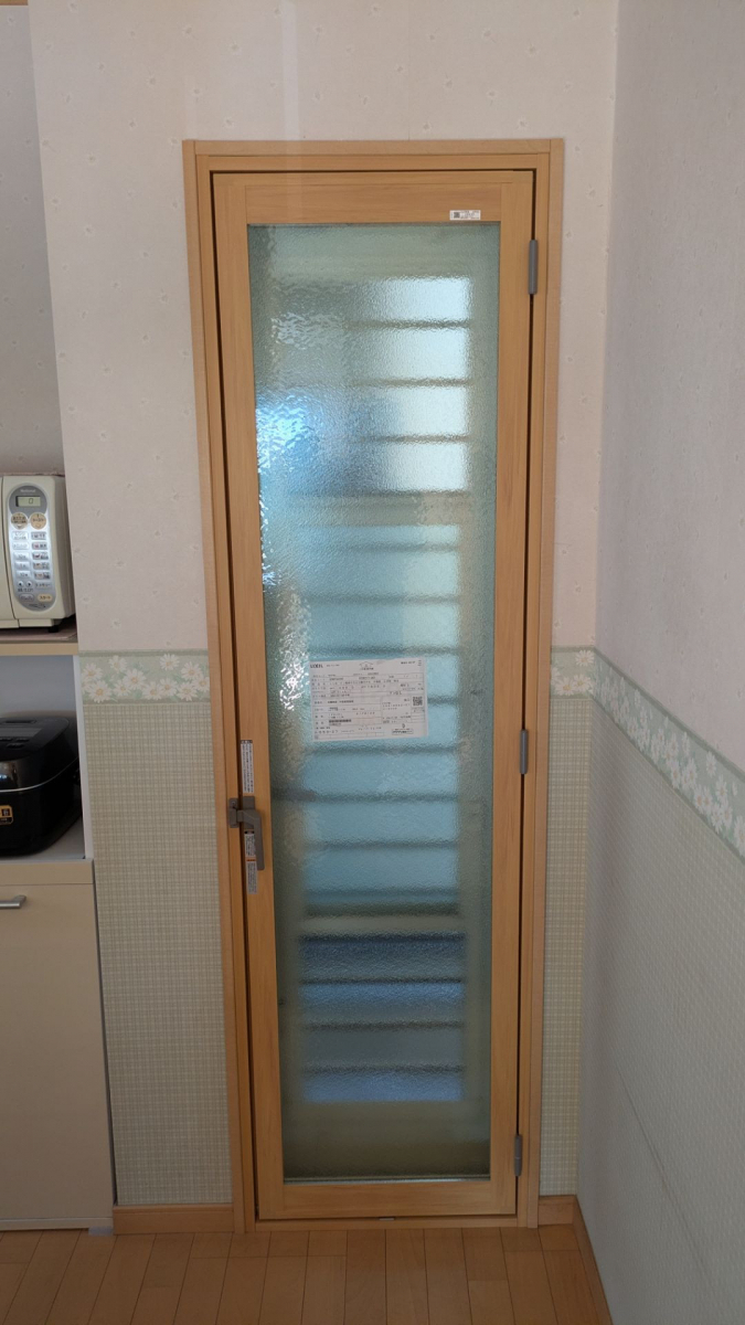 そうぶwindow&doorの【江戸川区】キッチンの極寒テラスドア卒業！料理中上半身はコンロの火で暑いのに足元は氷点下との事でしたの施工後の写真3