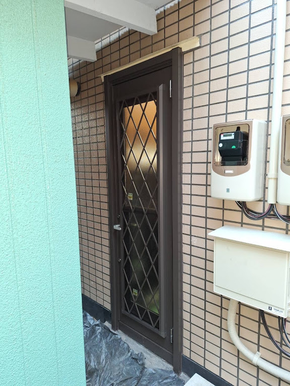 そうぶwindow&doorの【葛飾区】🛠️サビだらけのスチールドアを一新！明るいドアに生まれ変わりました🎵の施工後の写真1