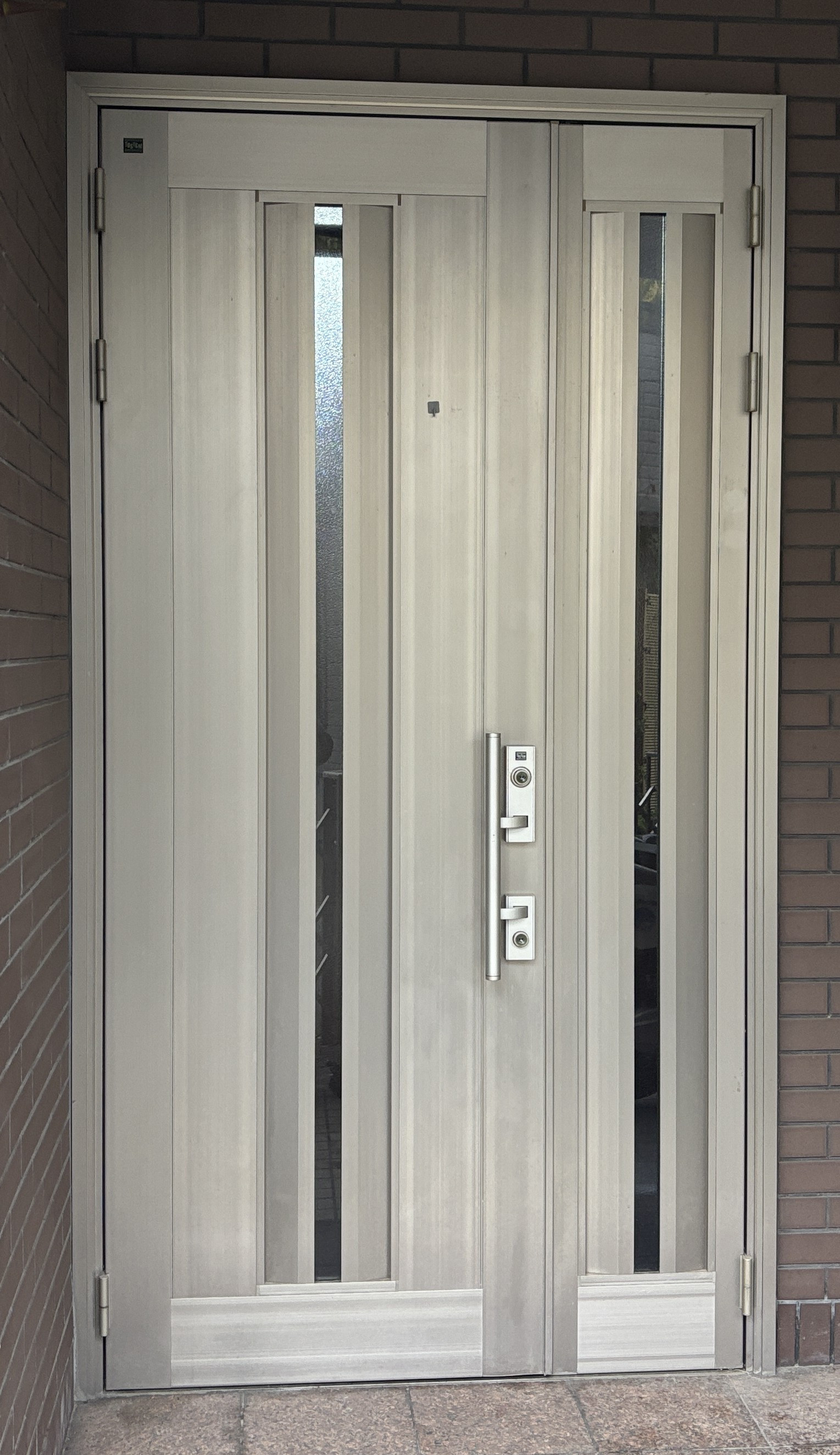 そうぶwindow&doorの【墨田区】築年数が経って劣化した玄関ドアを交換したい！🚪の施工前の写真1