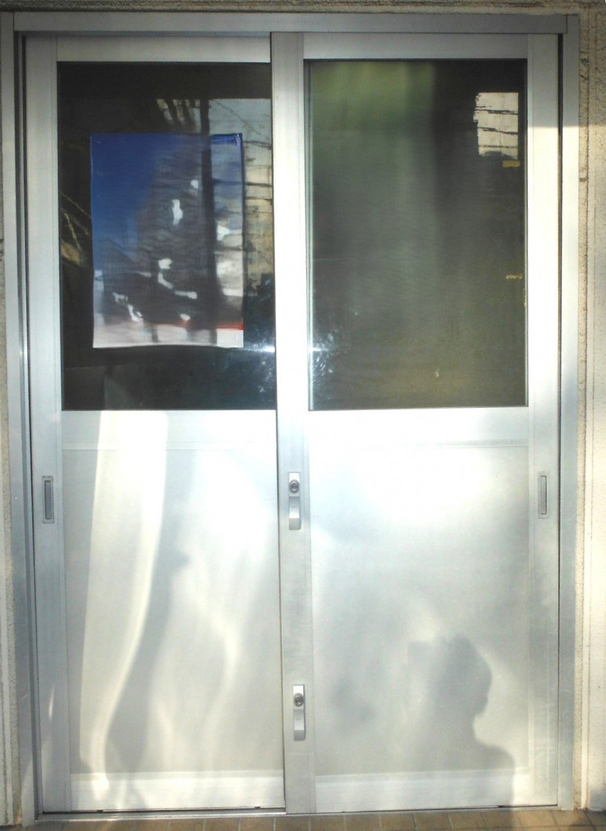 そうぶwindow&doorの【台東区】開けるたびに、気持ちまで軽くなる玄関へ。「リシェント」へ交換しました🚪の施工前の写真1