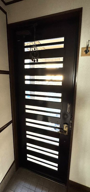 そうぶwindow&doorの【江東区】玄関ドア交換してきました🚪玄関が変わると、帰るのが嬉しくなる🌟の施工前の写真2