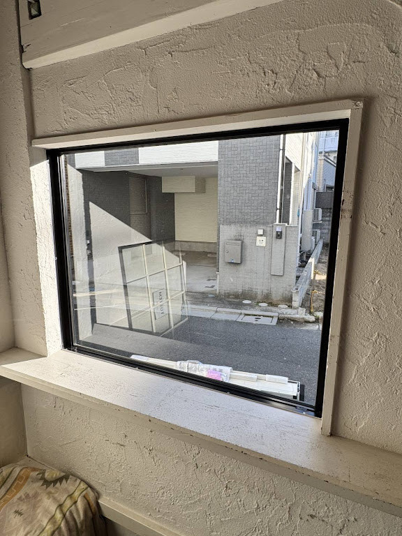 そうぶwindow&doorの【葛飾区】格子入りのペア硝子を取付ました👷‍♀️見た目の美しさと、防犯の安心を窓から🪟🎵の施工前の写真1