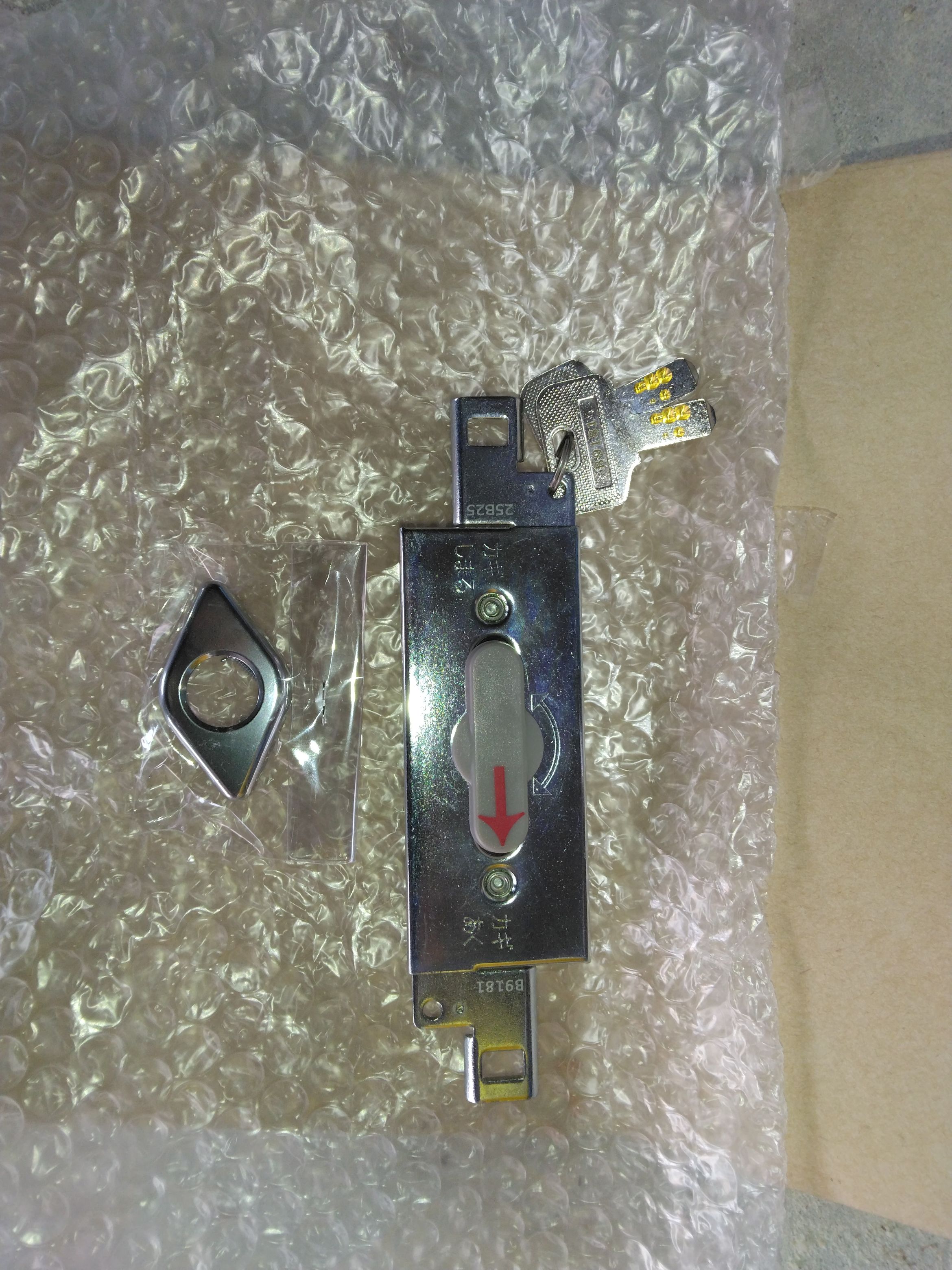 小島硝子の物置のｼｬｯﾀｰ錠交換工事。の施工事例詳細写真2