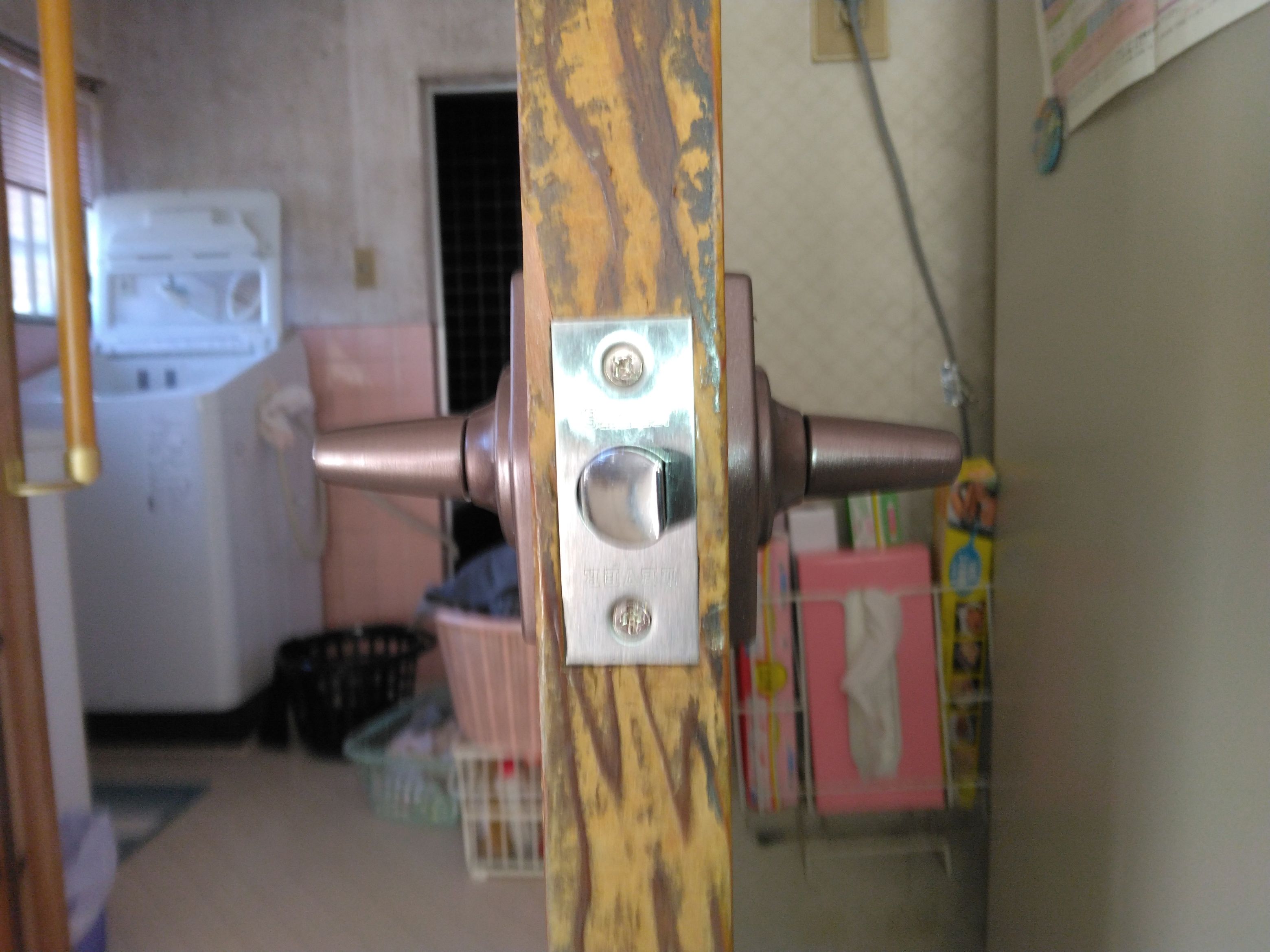 小島硝子の握り玉空錠を、ﾚﾊﾞｰﾊﾝﾄﾞﾙ空錠に取替。の施工事例詳細写真3