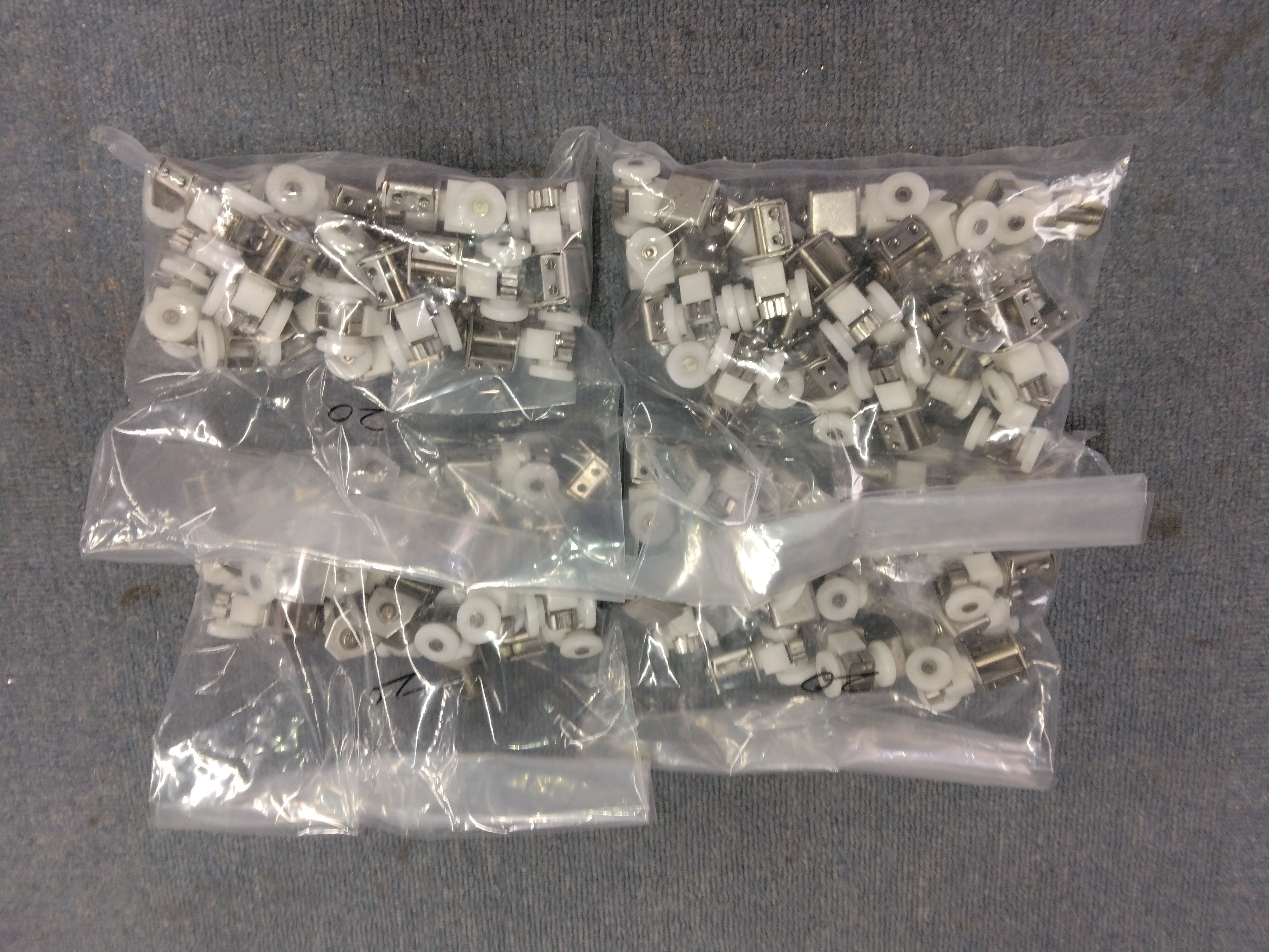 TOTO浴室折れ戸吊り車 AFKH-011入荷 小島硝子のブログ 写真2