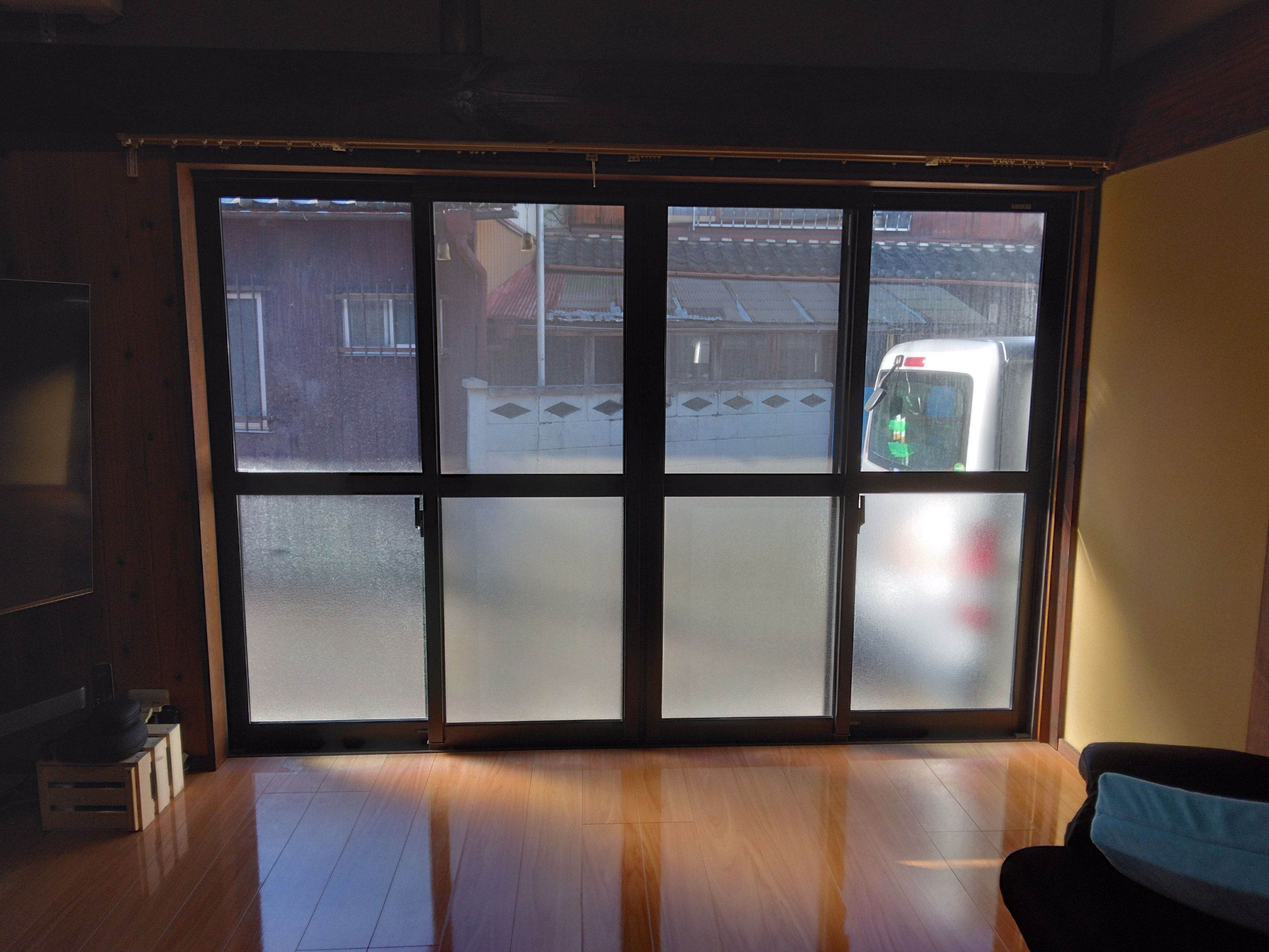 小島硝子のリビングの南面にインプラスを設置。の施工事例詳細写真1