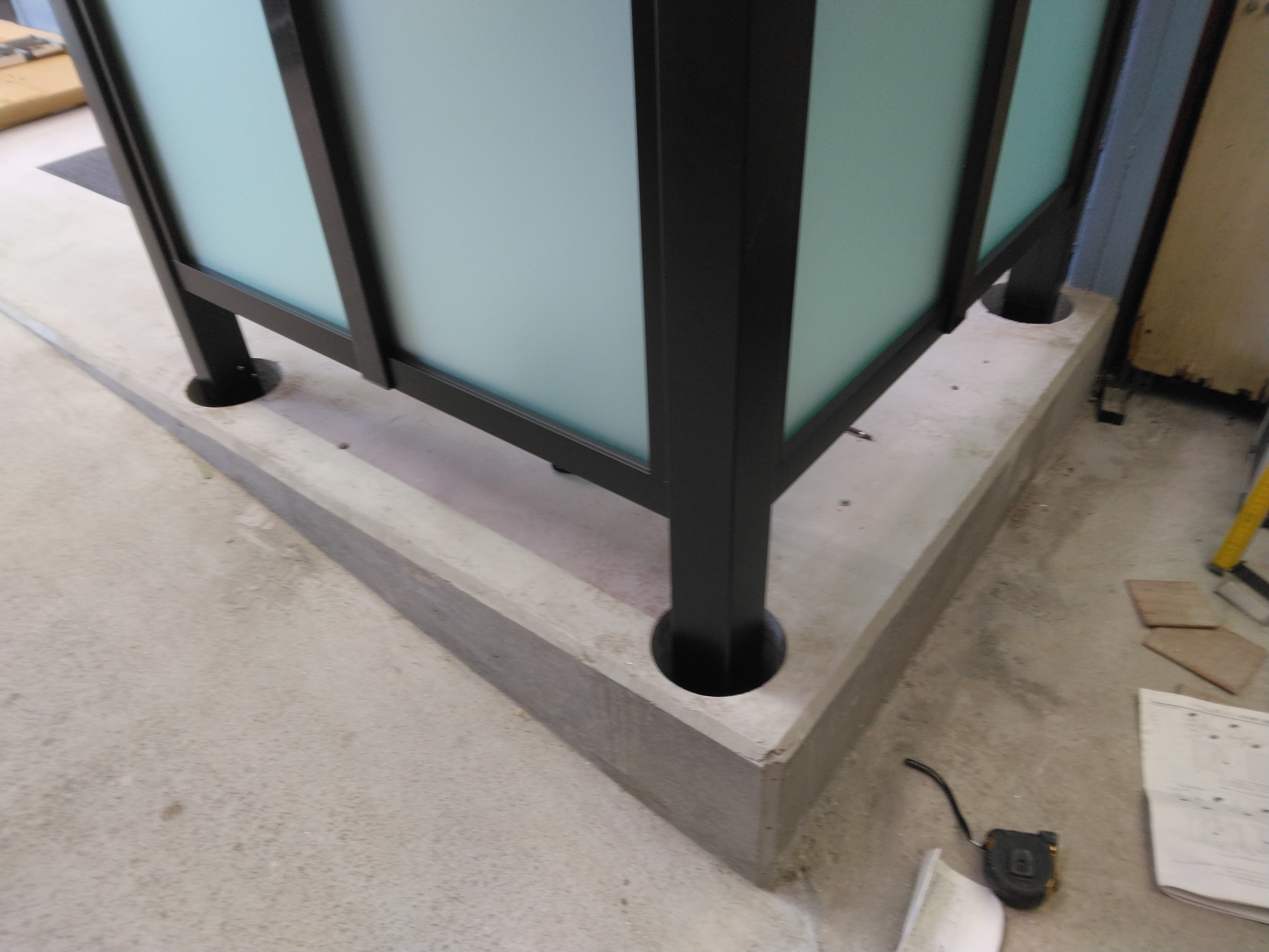 小島硝子のトイレ入口にスクリーンを設置して外部からの視線をカット。の施工事例詳細写真2