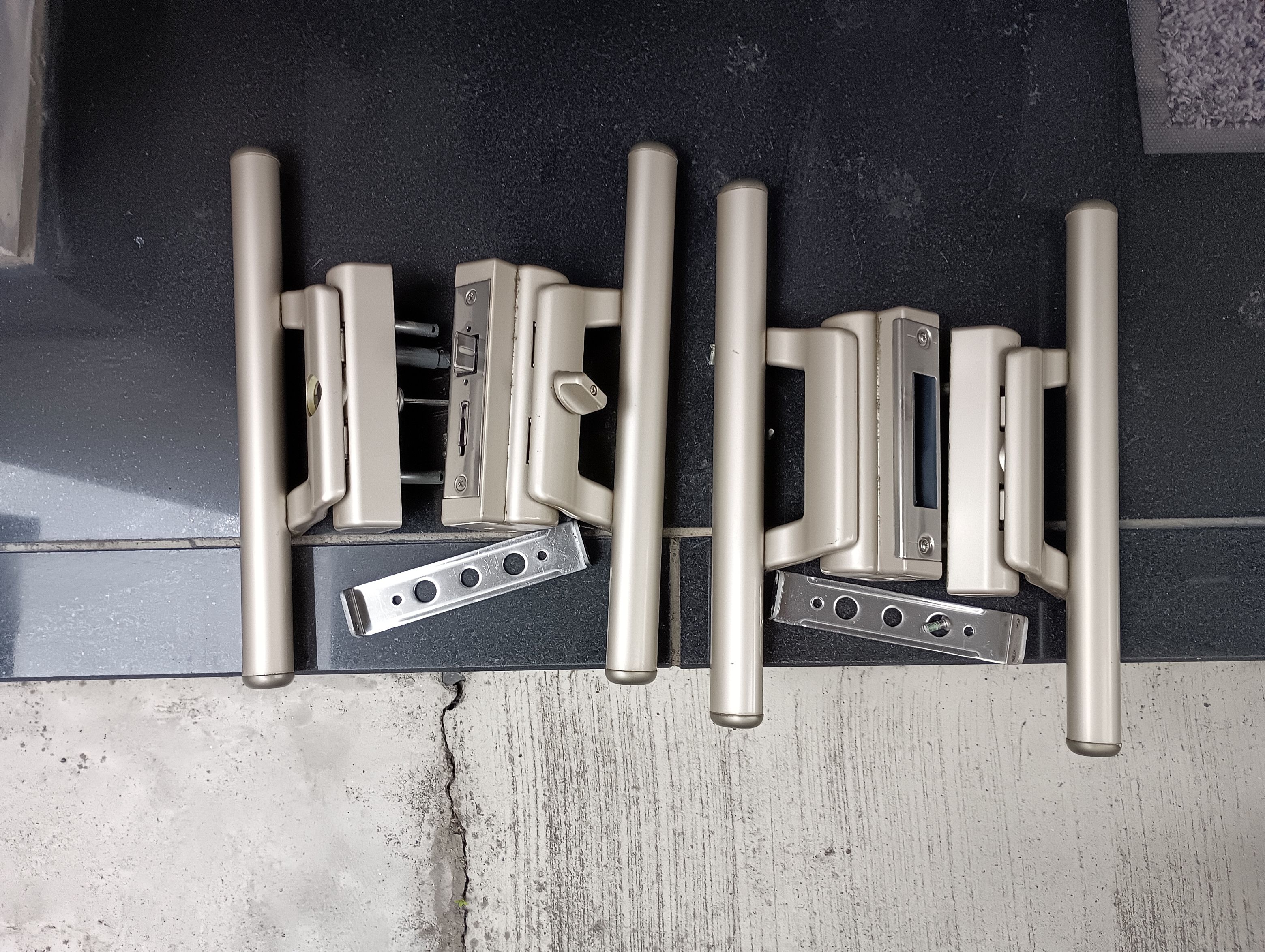 小島硝子の施錠ができなくなった門扉錠の交換工事。の施工事例詳細写真2