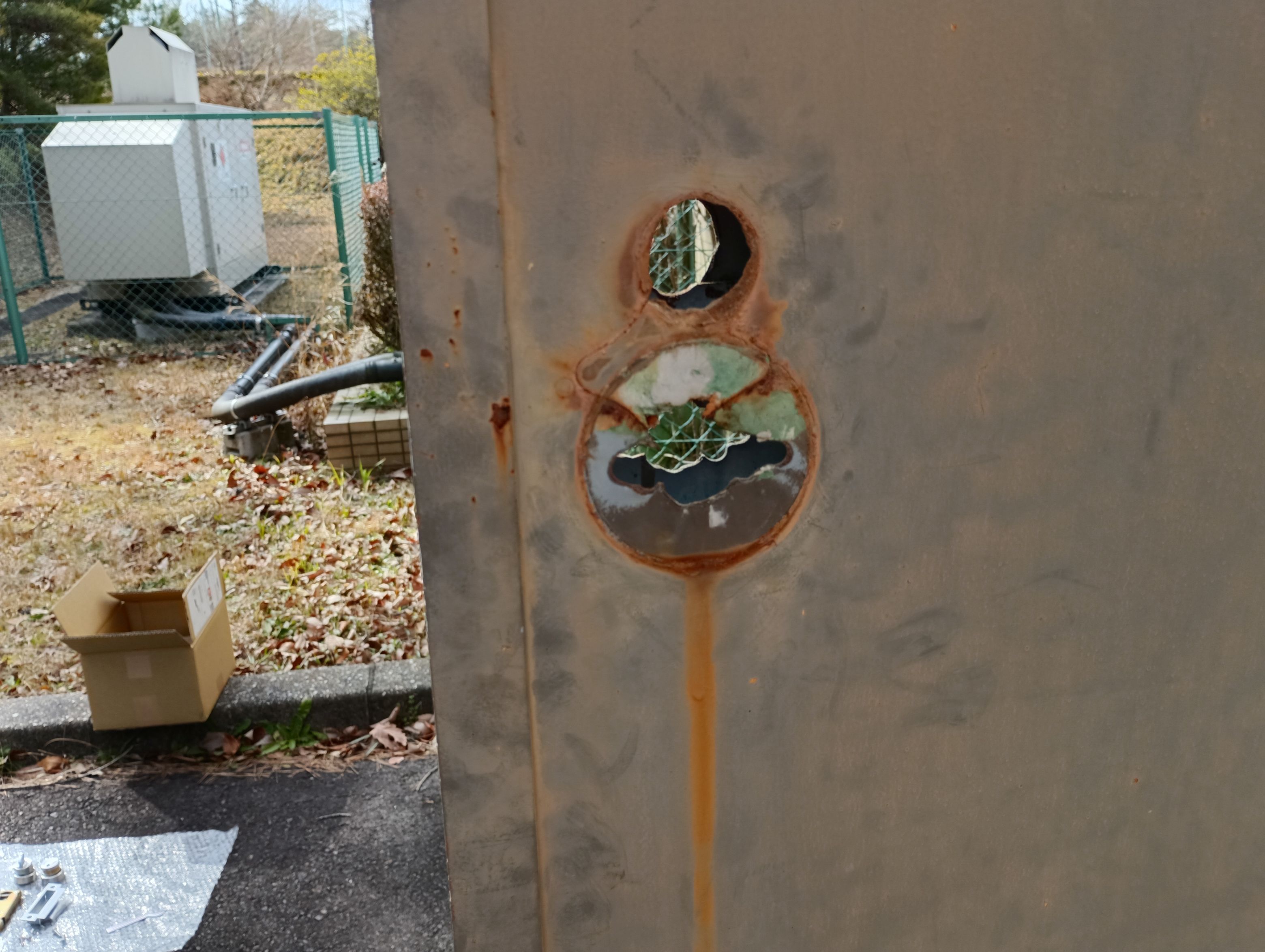 小島硝子の錆び付いてしまい施解錠ができなくなった鍵を交換工事。の施工事例詳細写真2