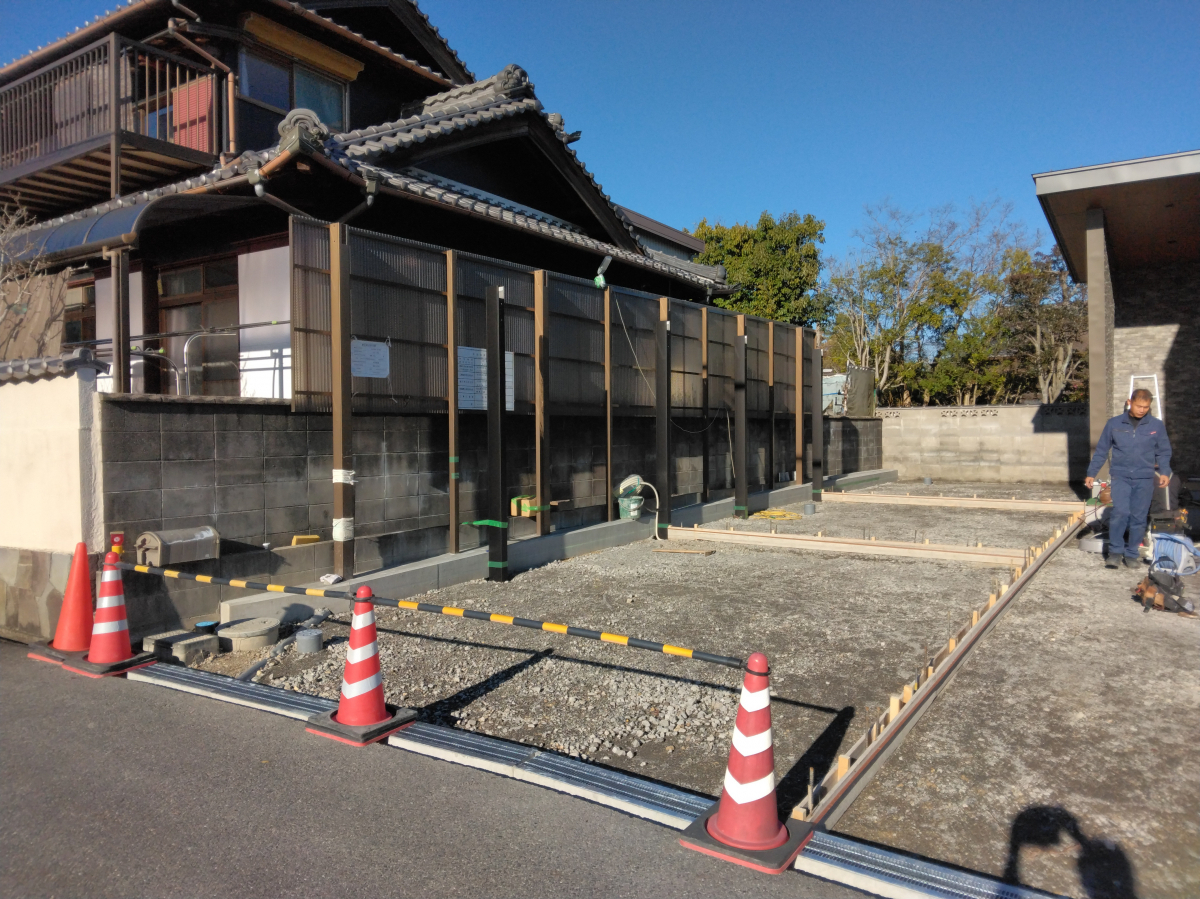 小島硝子の機能的な屋根材で愛車をしっかり守る。の施工前の写真2
