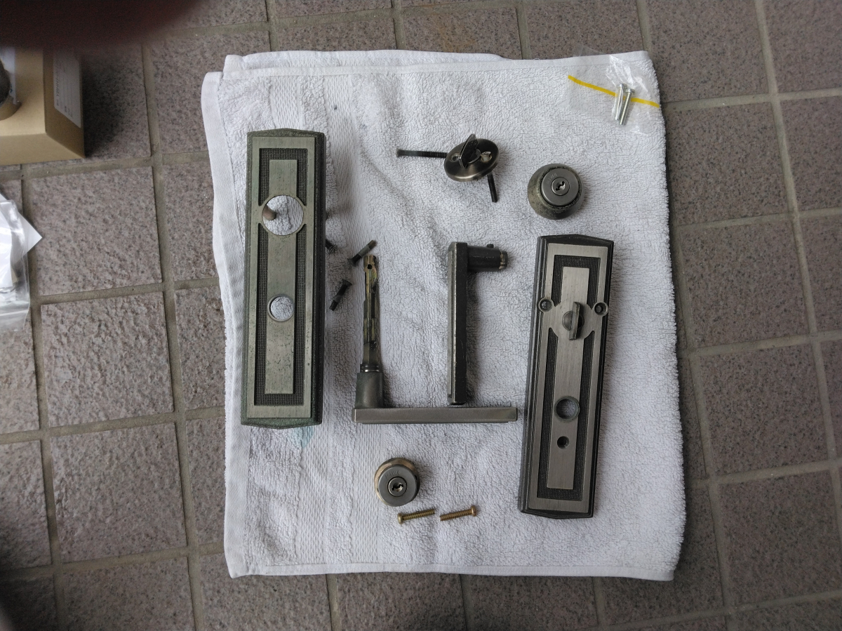 小島硝子の玄関ﾄﾞｱのｼﾘﾝﾀﾞｰ錠の交換の施工後の写真3
