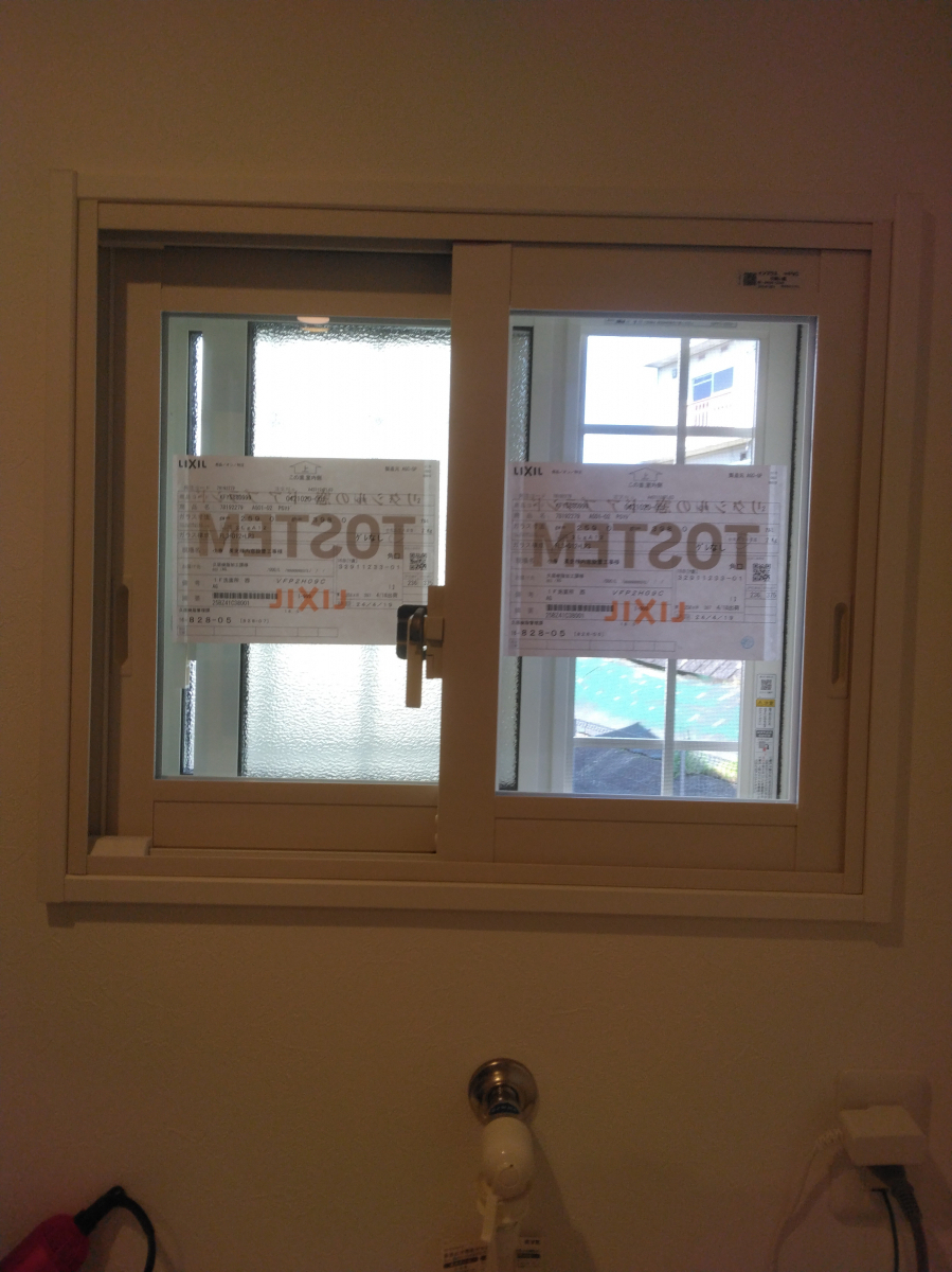 小島硝子の浴室と洗面所の断熱対策に、内窓を設置して断熱効果UP！の施工後の写真2