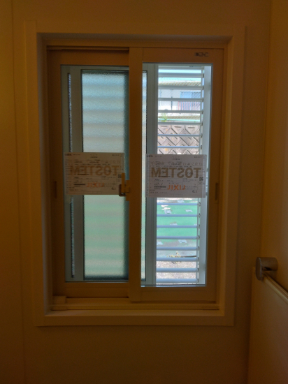 小島硝子の浴室と洗面所の断熱対策に、内窓を設置して断熱効果UP！施工事例写真1