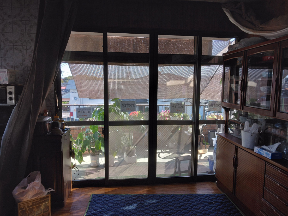 小島硝子のお家の窓全部にインプラスを設置して断熱効率UPでぽっかぽか！の施工後の写真1