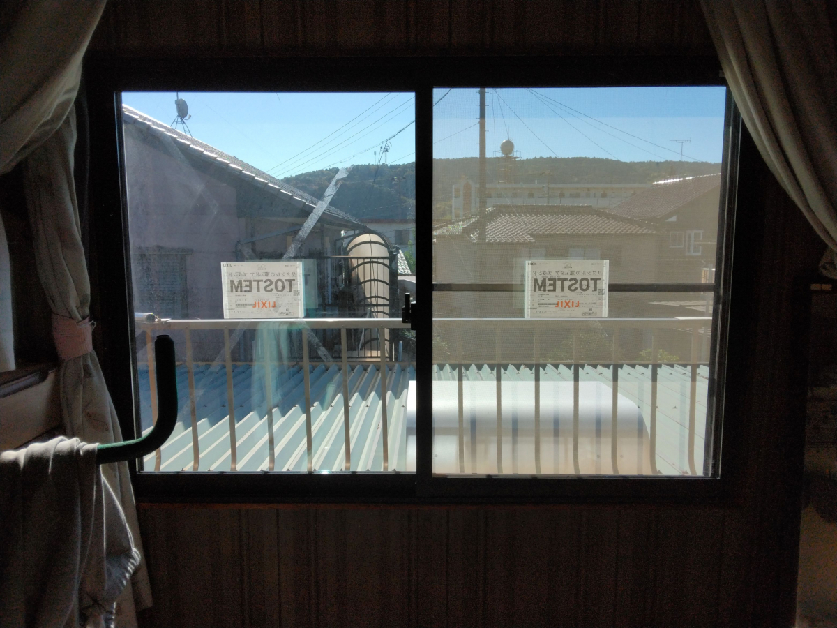 小島硝子のお家の窓全部にインプラスを設置して断熱効率UPでぽっかぽか！の施工後の写真3