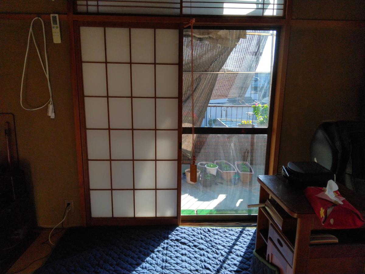 小島硝子のお家の窓全部にインプラスを設置して断熱効率UPでぽっかぽか！の施工前の写真2