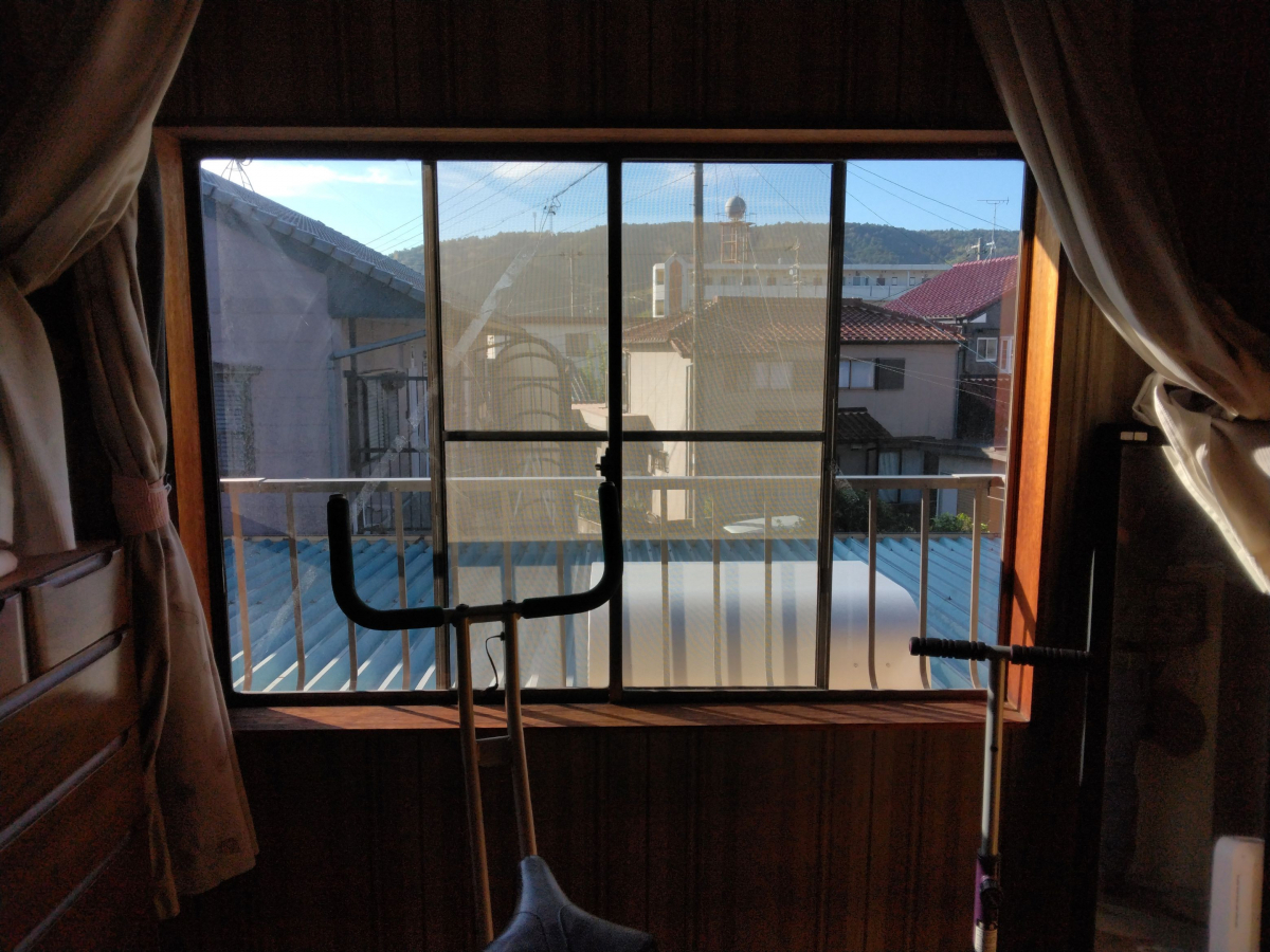 小島硝子のお家の窓全部にインプラスを設置して断熱効率UPでぽっかぽか！の施工前の写真3