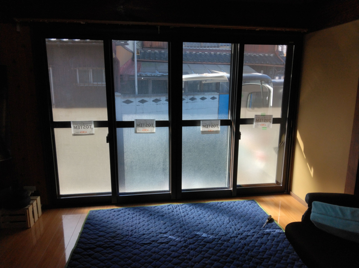 小島硝子のリビングの南面にインプラスを設置。の施工後の写真1