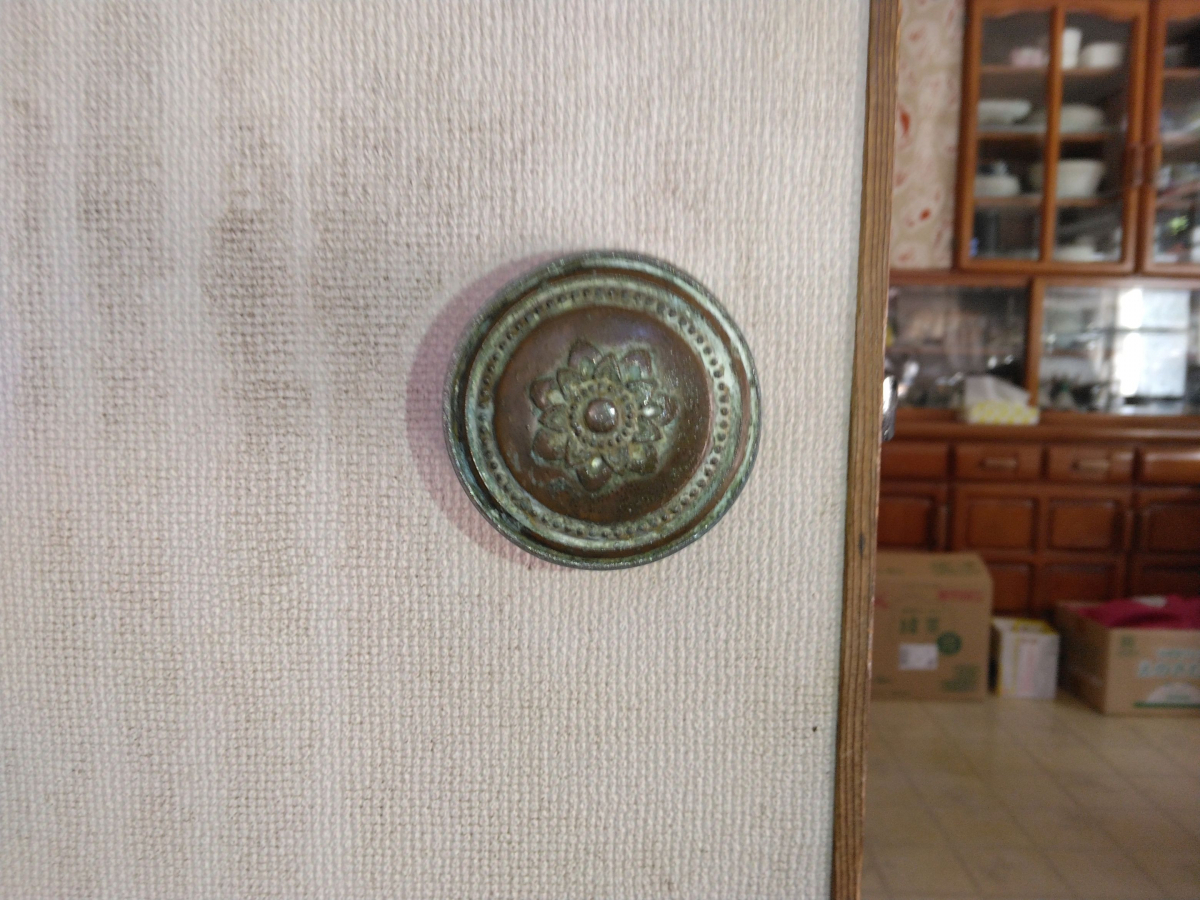 小島硝子の握り玉空錠を、ﾚﾊﾞｰﾊﾝﾄﾞﾙ空錠に取替。の施工前の写真2