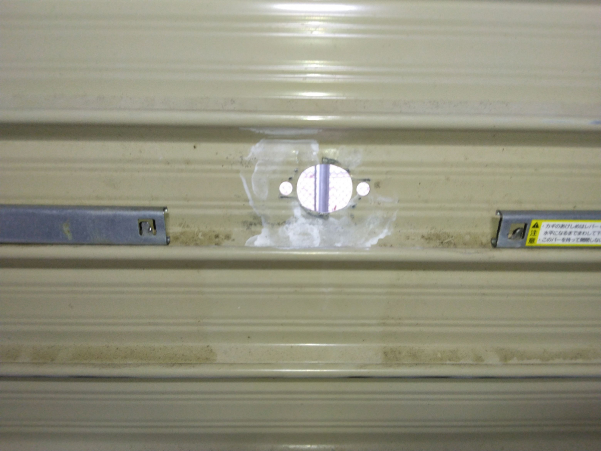 小島硝子の物置のｼｬｯﾀｰ錠交換工事。の施工前の写真3