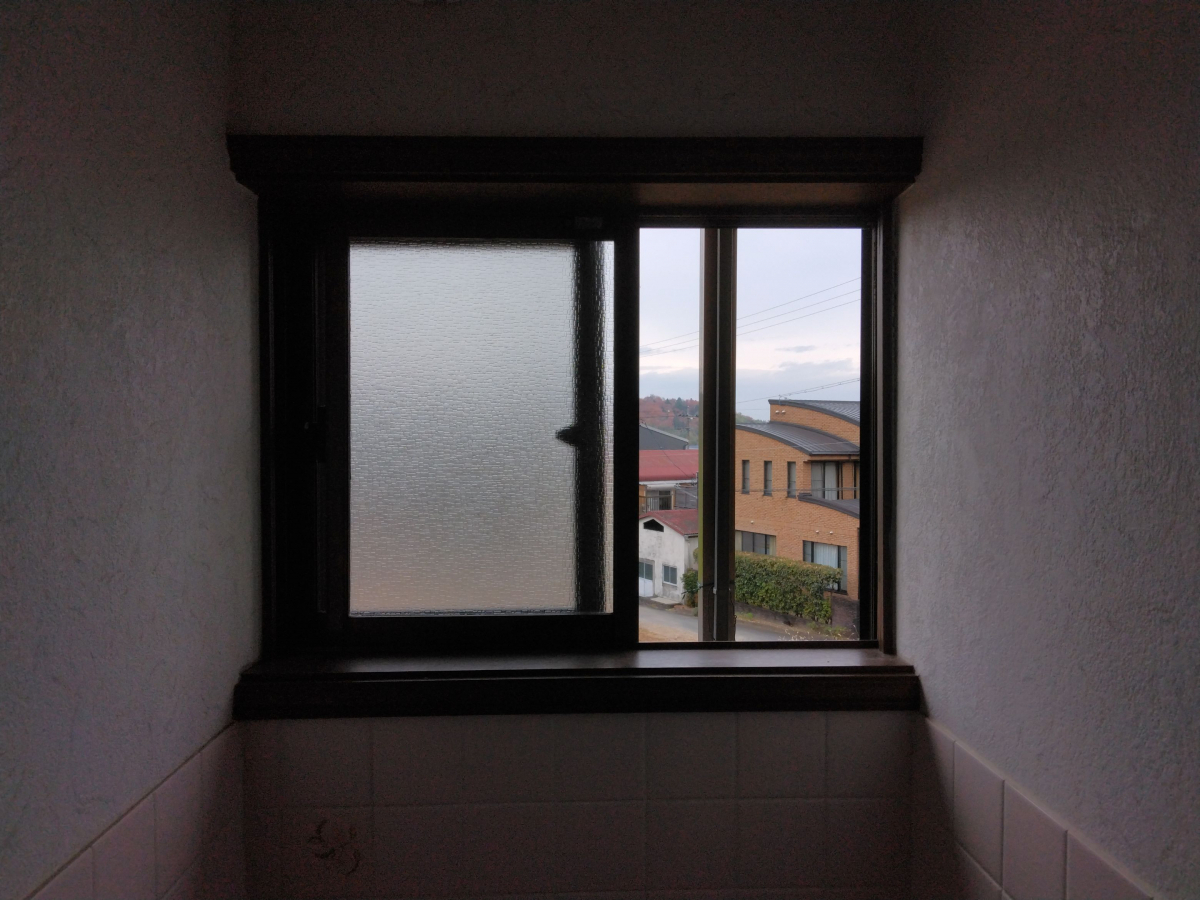 小島硝子の浴室、洗面所、ｷｯﾁﾝ、ﾄｲﾚ等、毎日使用する場所に内窓を設置。の施工前の写真2