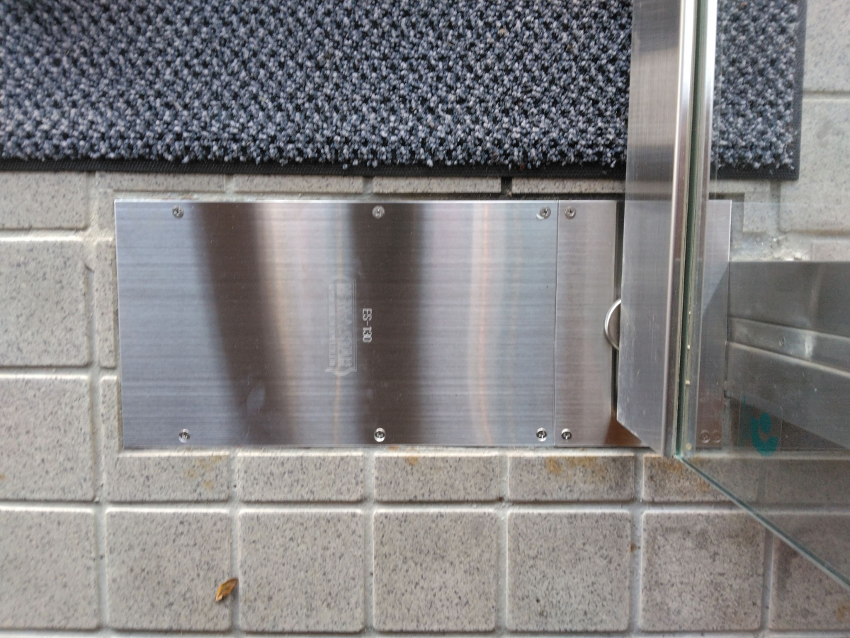 小島硝子の開閉動作が困難になったﾌﾛｱｰﾋﾝｼﾞを交換。の施工後の写真3