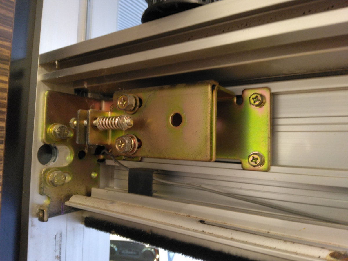 小島硝子のYKK自動扉の従動ﾌﾟｰﾘｰを交換。の施工後の写真1