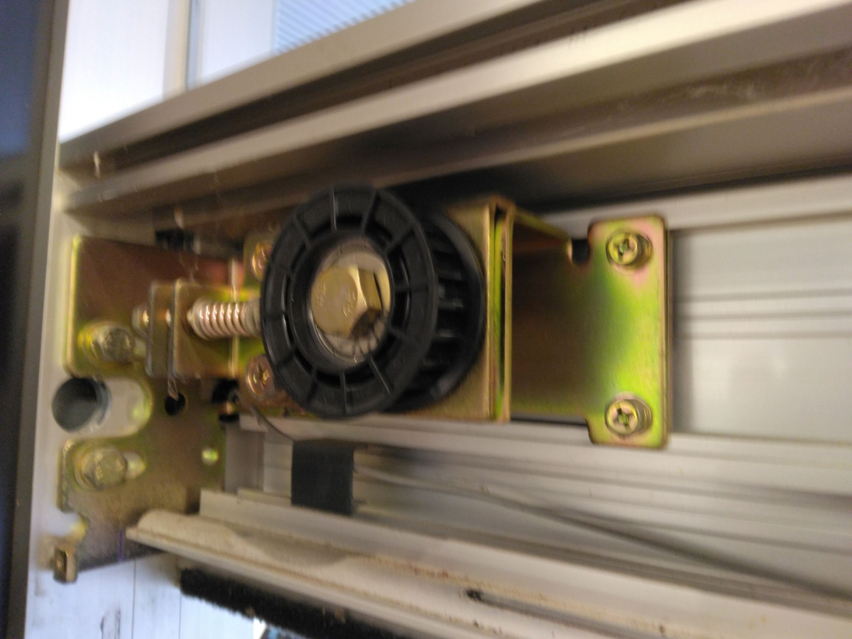 小島硝子のYKK自動扉の従動ﾌﾟｰﾘｰを交換。の施工後の写真2