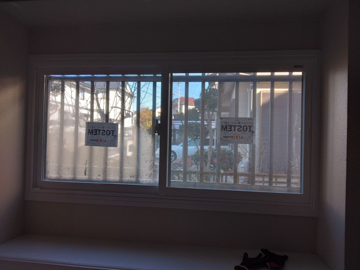 小島硝子の北面に付いている窓に内窓を設置して断熱効果UP。の施工後の写真1
