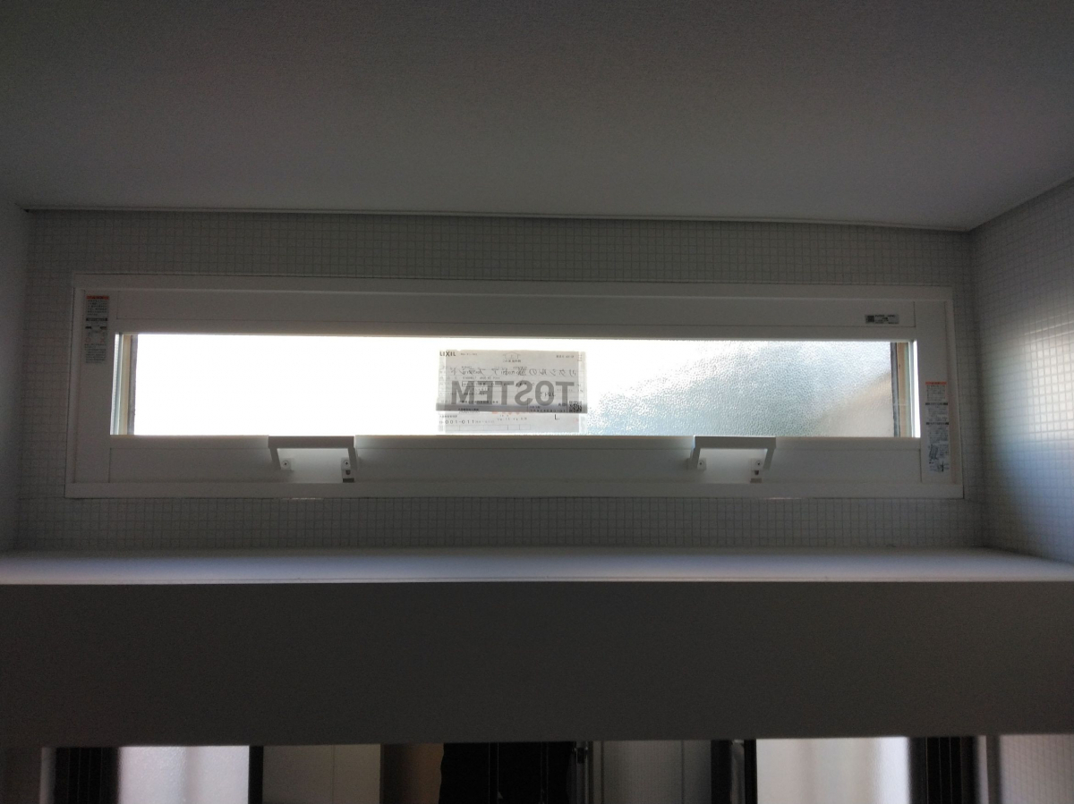 小島硝子の北面に付いている窓に内窓を設置して断熱効果UP。の施工後の写真2