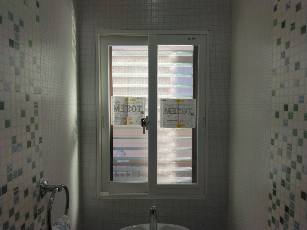 小島硝子の北面に付いている窓に内窓を設置して断熱効果UP。の施工後の写真3