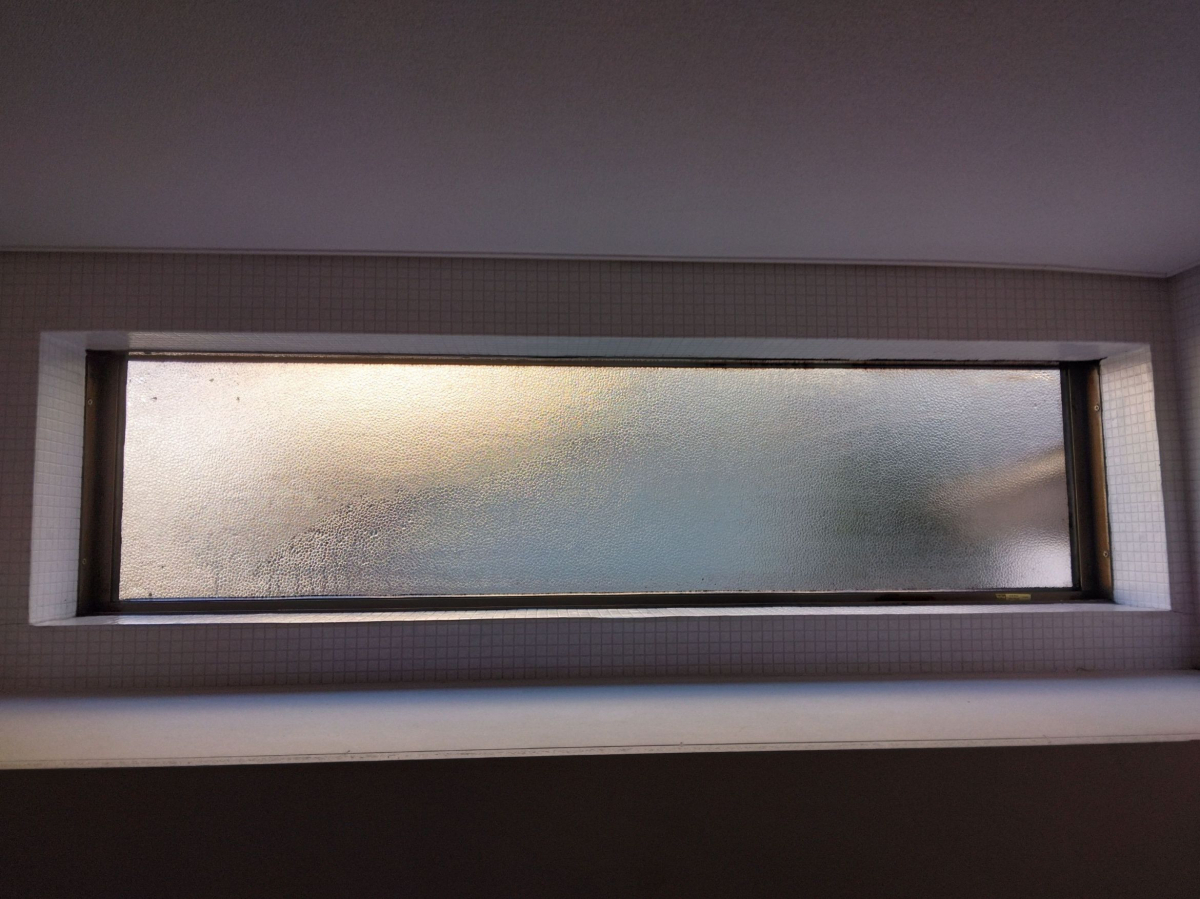 小島硝子の北面に付いている窓に内窓を設置して断熱効果UP。の施工前の写真2