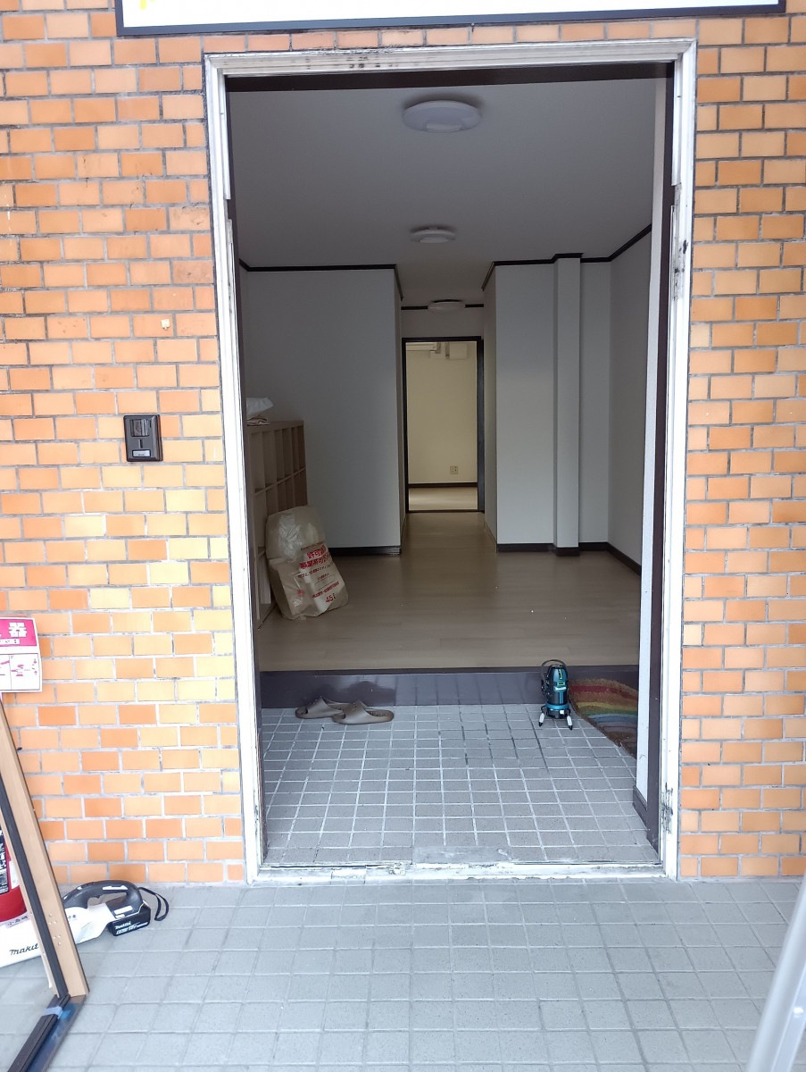 小島硝子の老朽化したマンションの玄関ドアを、カバー工法で取替。の施工後の写真3