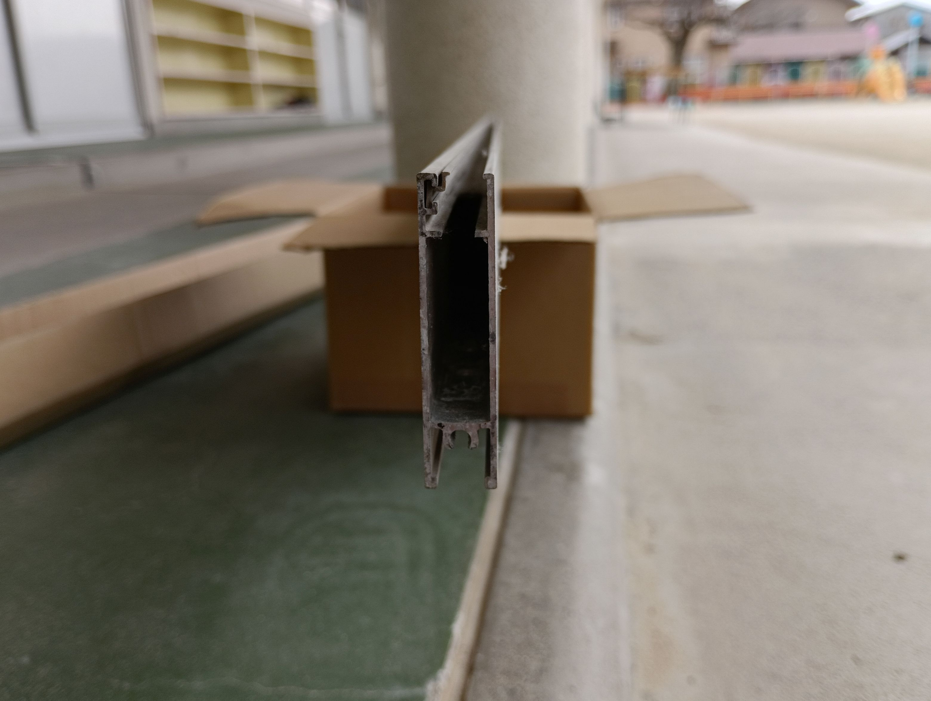 小島硝子の古くなり開閉操作が重くなった戸車を交換工事。の施工後の写真3