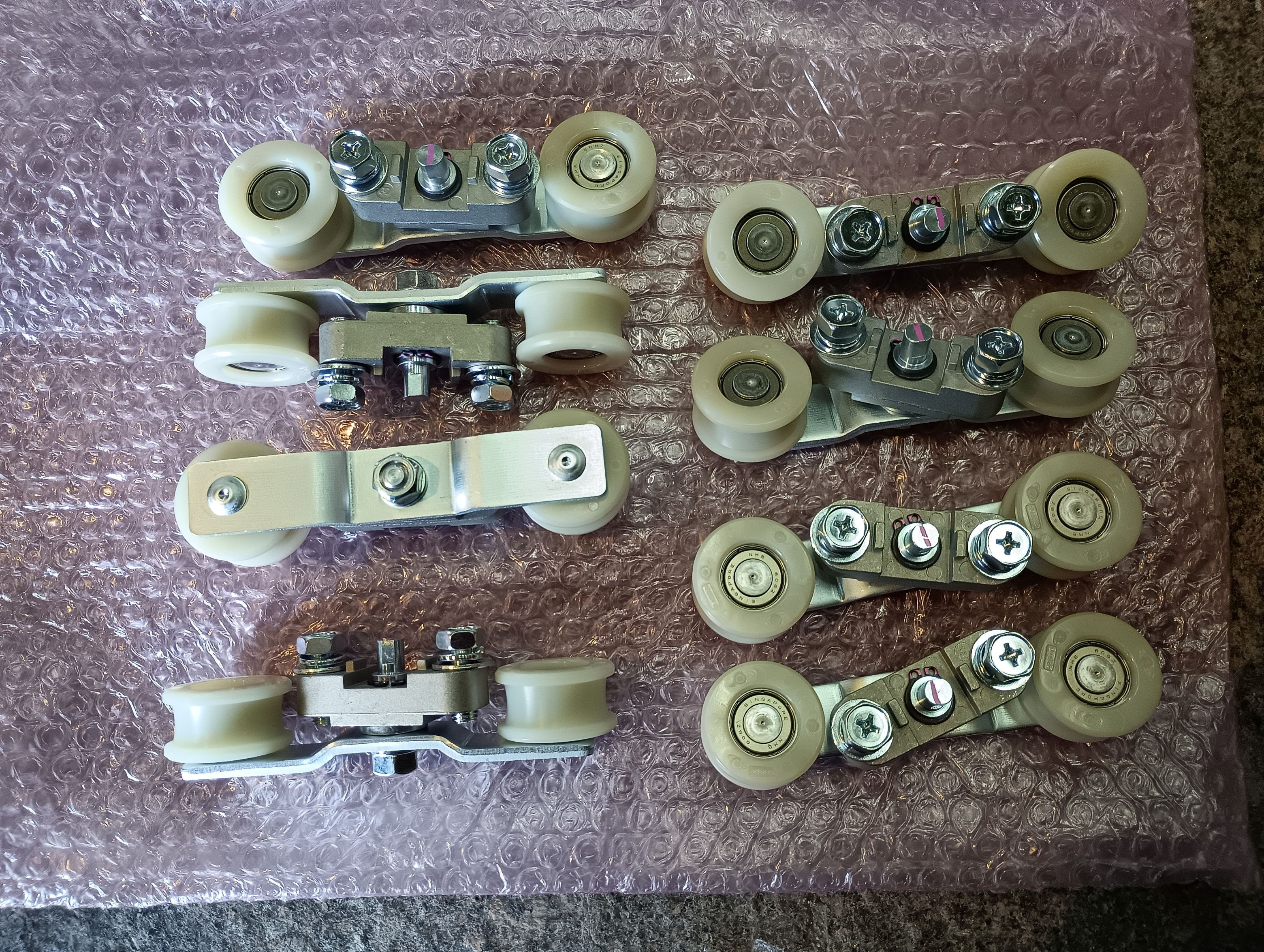 小島硝子の劣化した自動ﾄﾞｱの吊り車を交換工事。の施工後の写真3