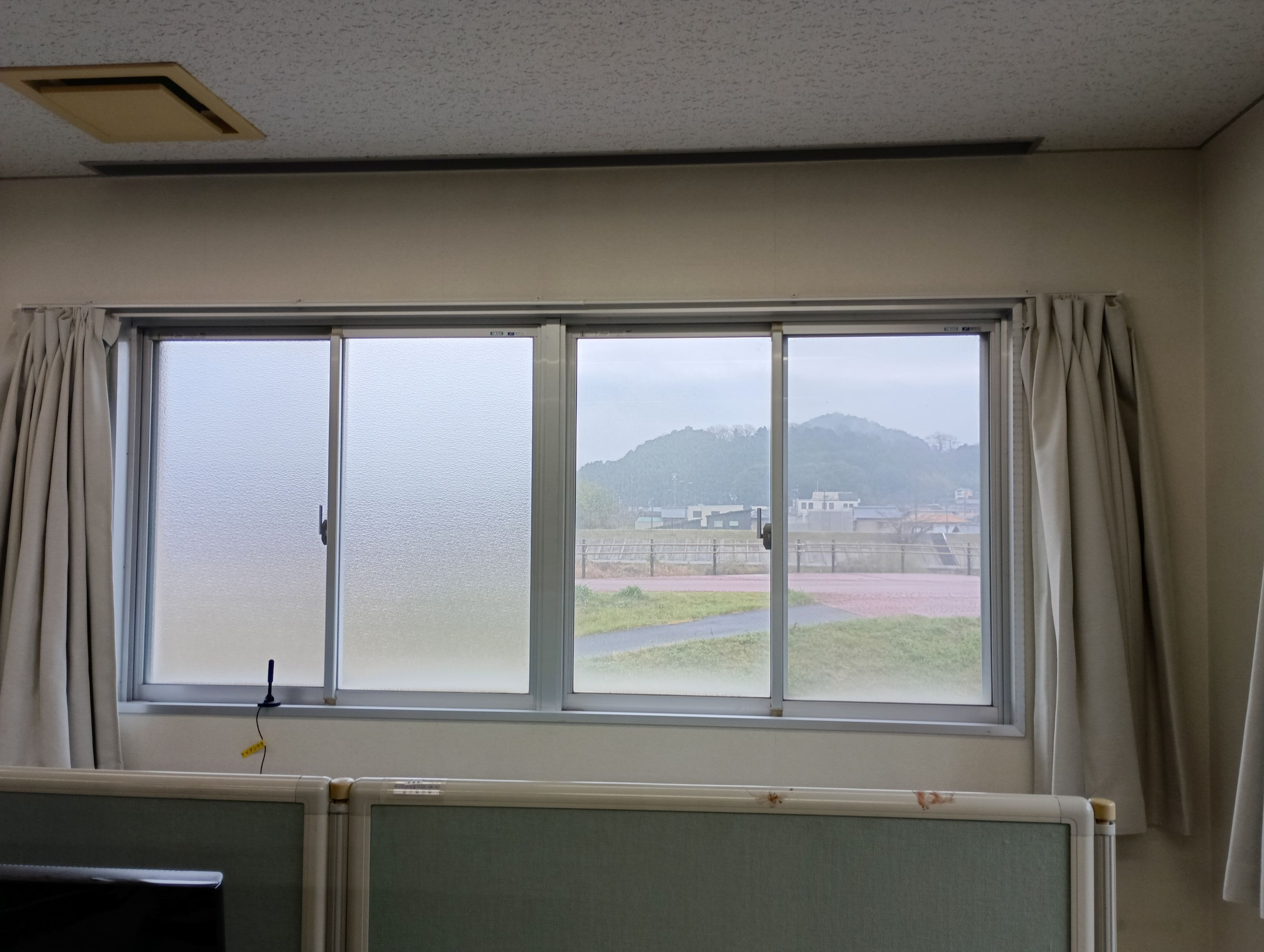 小島硝子の会議室に内窓を設置し快適な空間を確保。の施工前の写真1