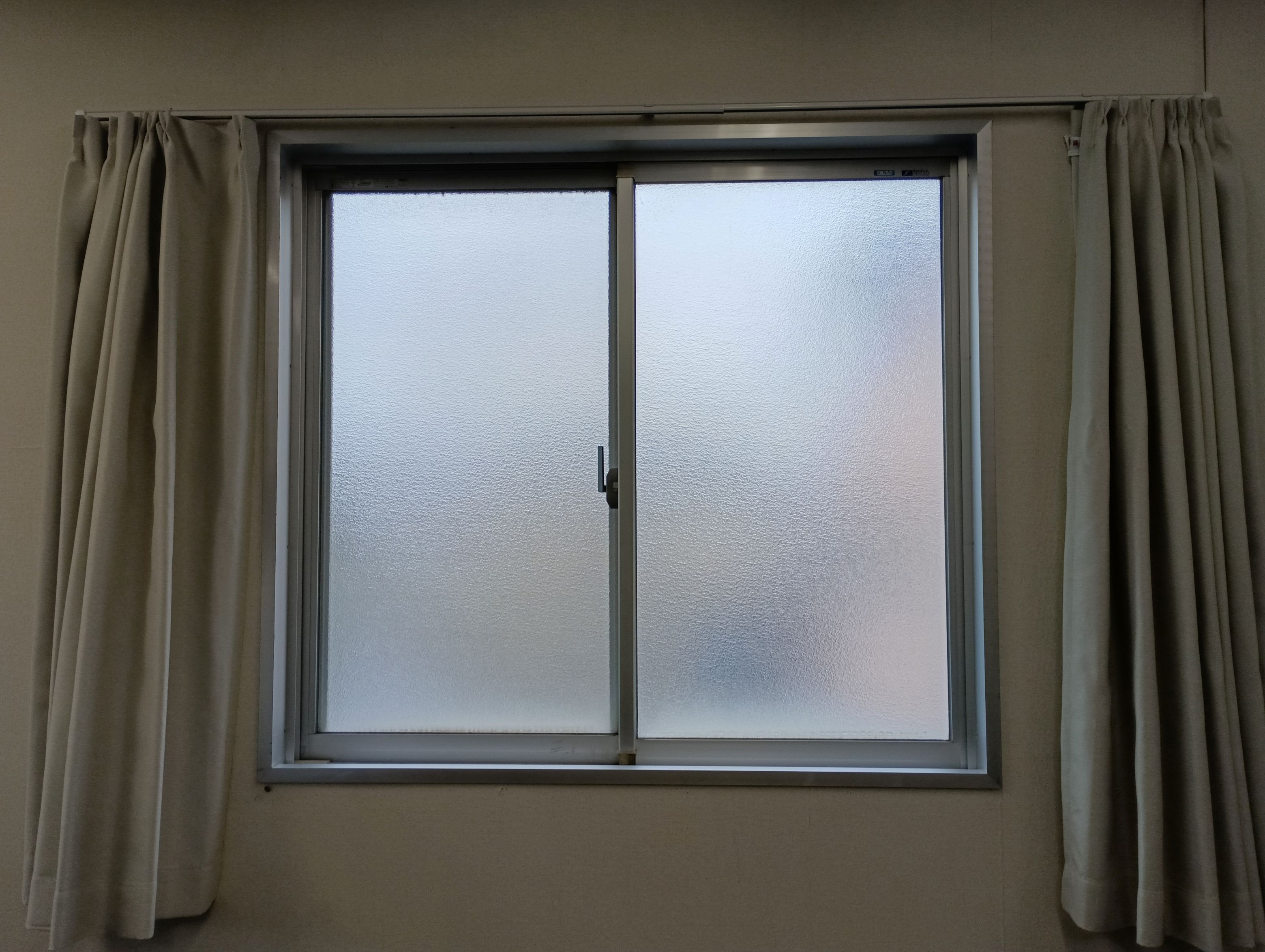 小島硝子の会議室に内窓を設置し快適な空間を確保。の施工前の写真2