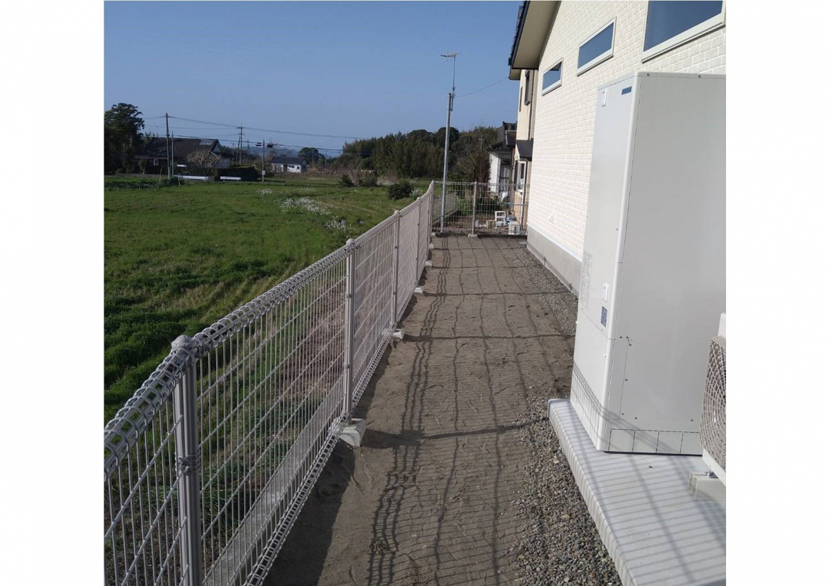 江﨑の【出水市】新築現場にメッシュフェンス取付の施工後の写真2