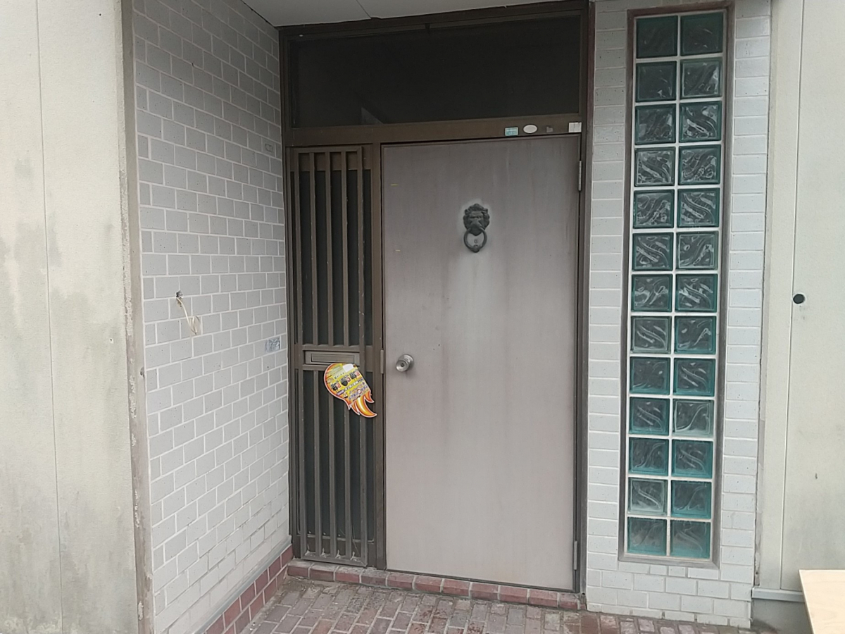江﨑の【出水市】玄関リフォーム　リシェント玄関ドアの施工前の写真1