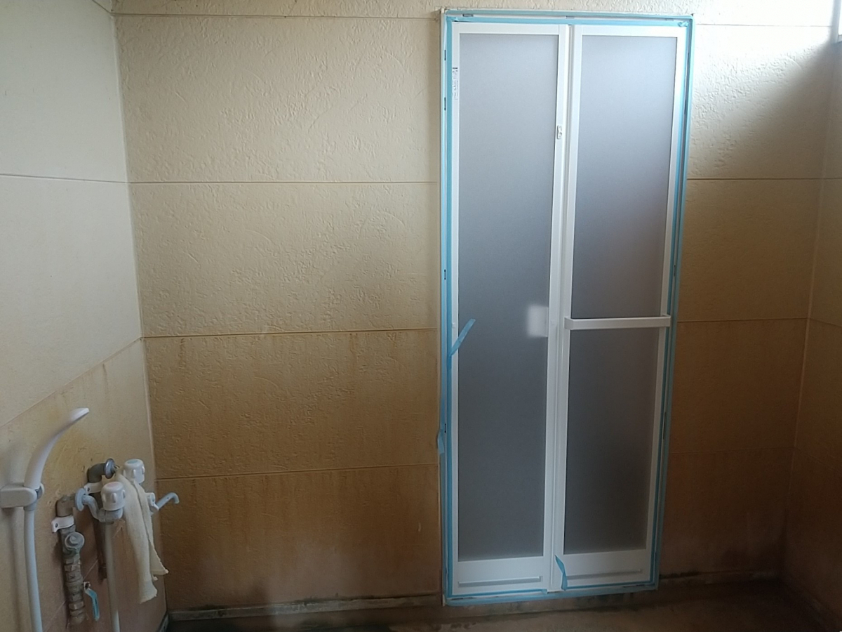 江﨑の【出水市】シャワー室出入口取替えの施工後の写真1