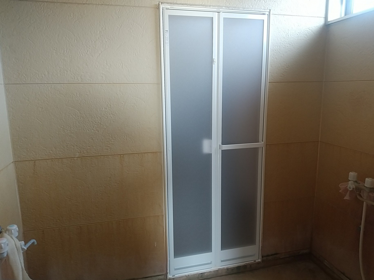 江﨑の【出水市】シャワー室出入口取替えの施工後の写真2