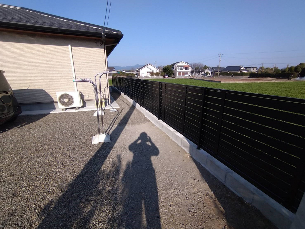 江﨑の【出水市】新築現場にフェンス取付の施工後の写真2