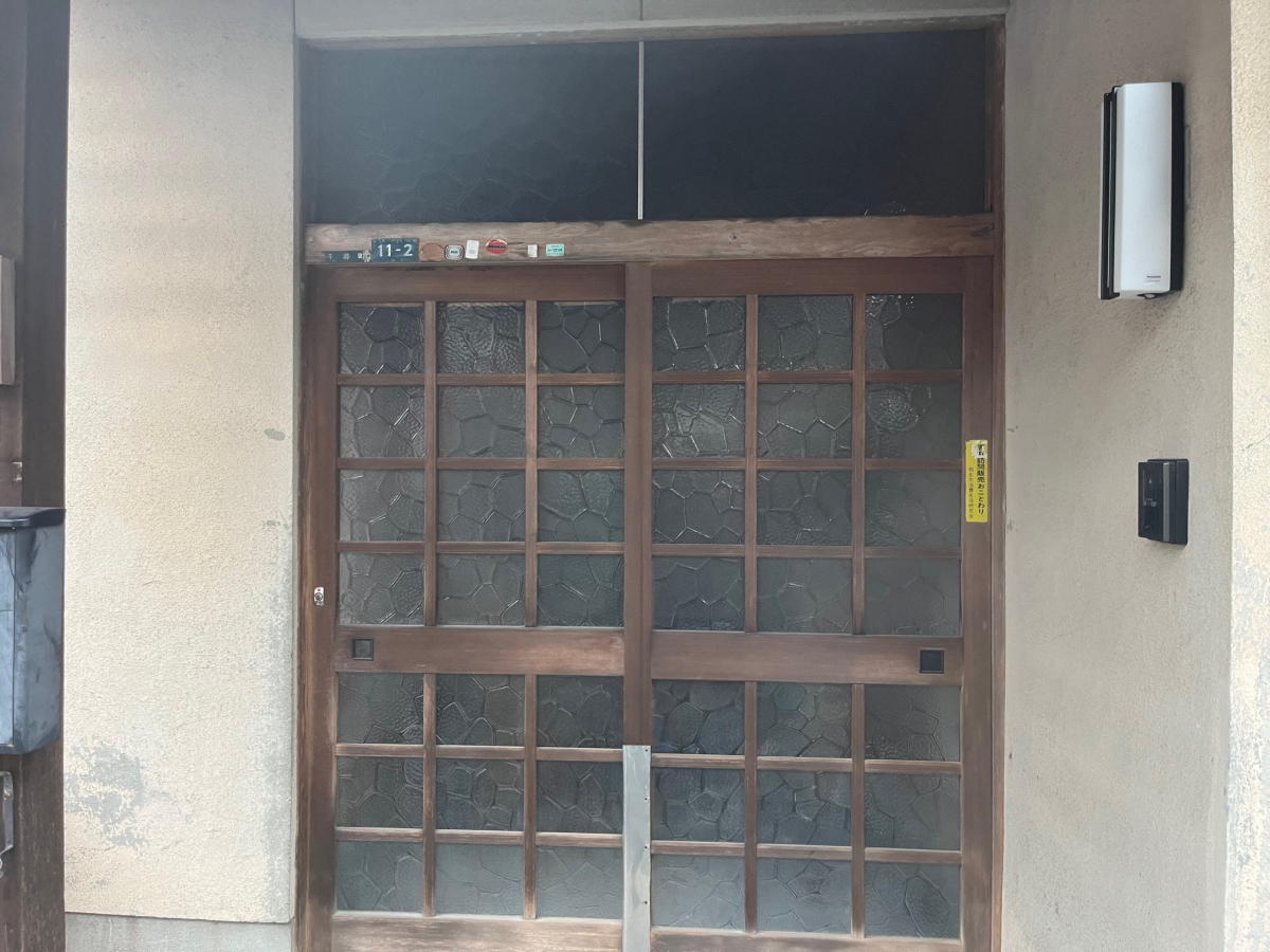 原田硝子店のLIXIL　リシェント玄関引戸の施工前の写真1