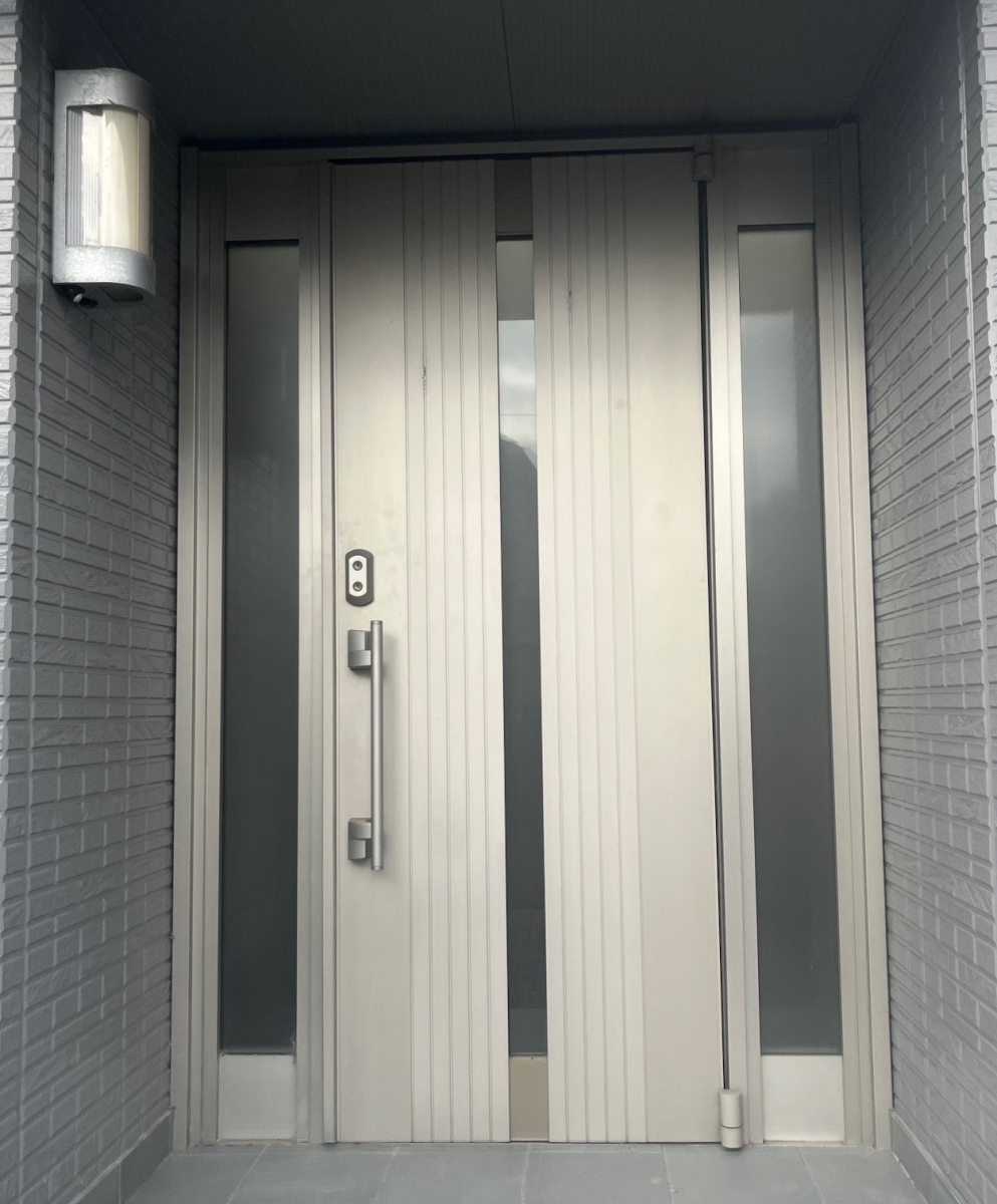 原田硝子店のリシェント玄関ドアの施工前の写真1