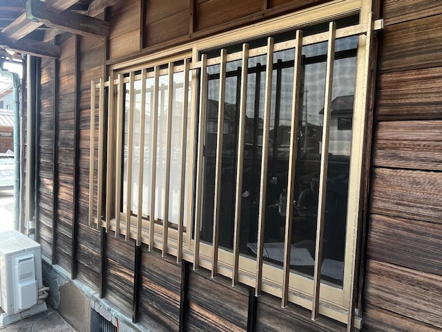 原田硝子店の和の趣をそのままに、快適性アップ！カバー工法でサッシを美しくリフォームの施工前の写真3